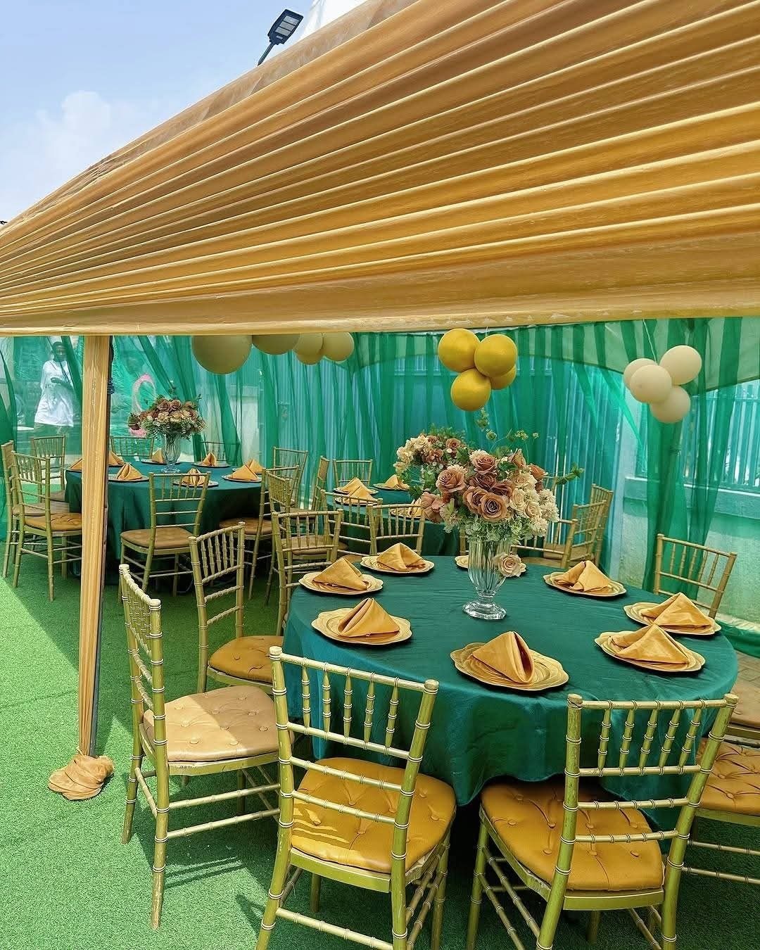Graduation Party Décor Package Hire - 20 Guests - view 3