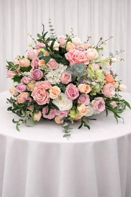 Fresh Flowers Centerpiece for hire in Nairobi - view 4